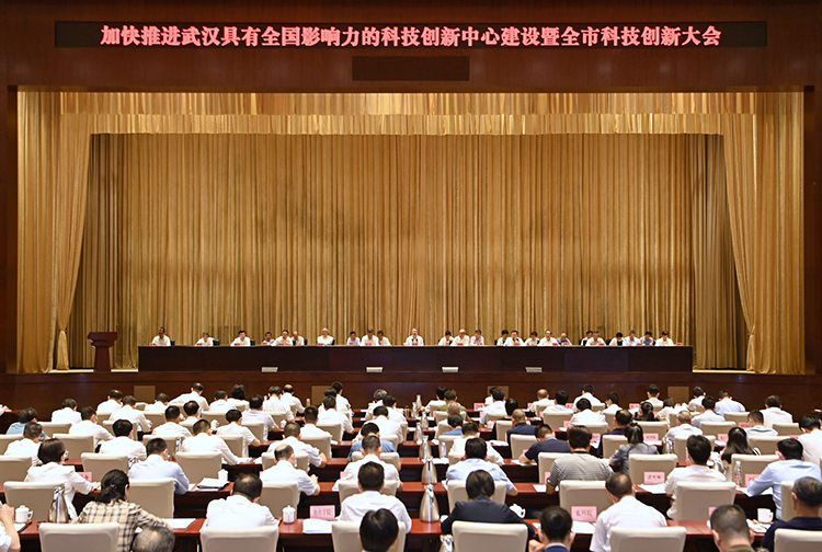才聚荊楚布局武漢發(fā)展，勇?lián)萍甲粤⒆詮娛姑?/>
                            </div>
                            <div   id=